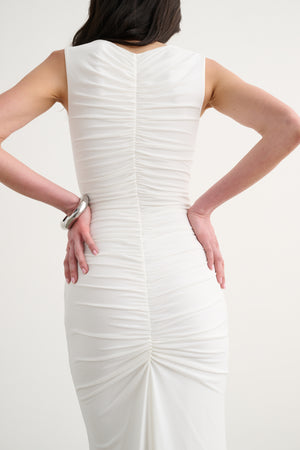 INEZ SLEEVELESS V-NECK RUCHED MIDI DRESS - Toccin