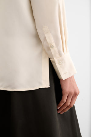 RILEY COLLARED BOYFRIEND BUTTON DOWN