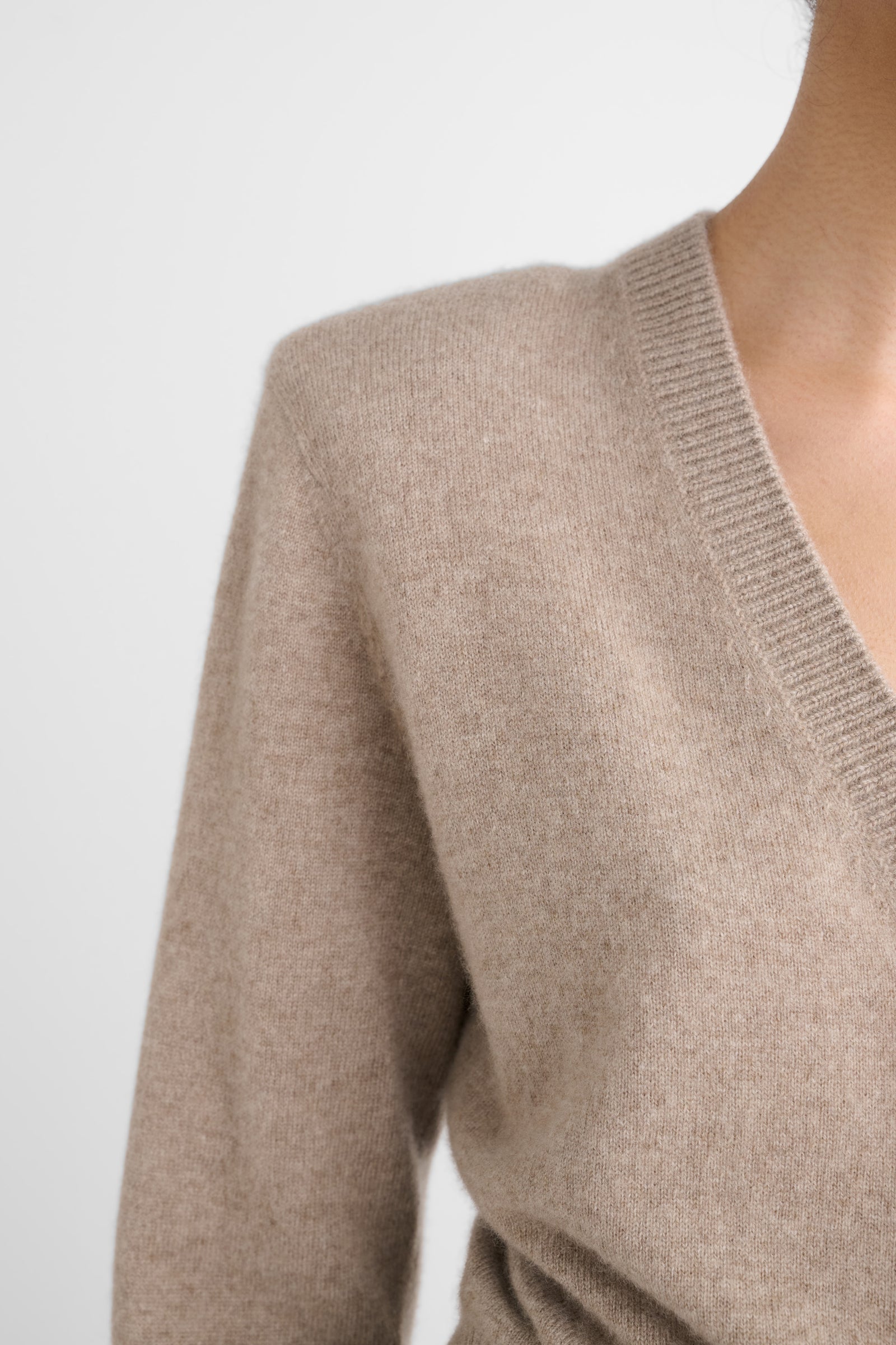 AISHA V-NECK CARDIGAN