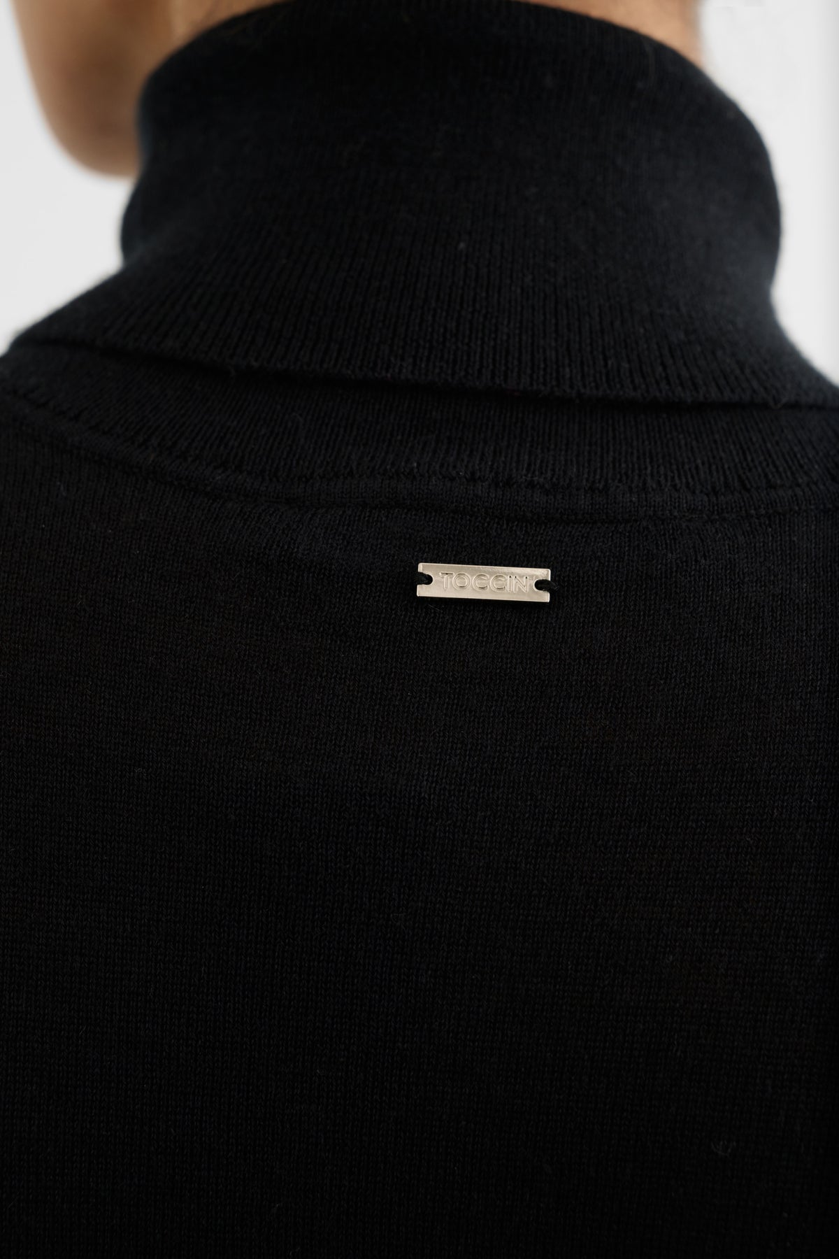 ALMA LONG SLEEVE TURTLE NECK