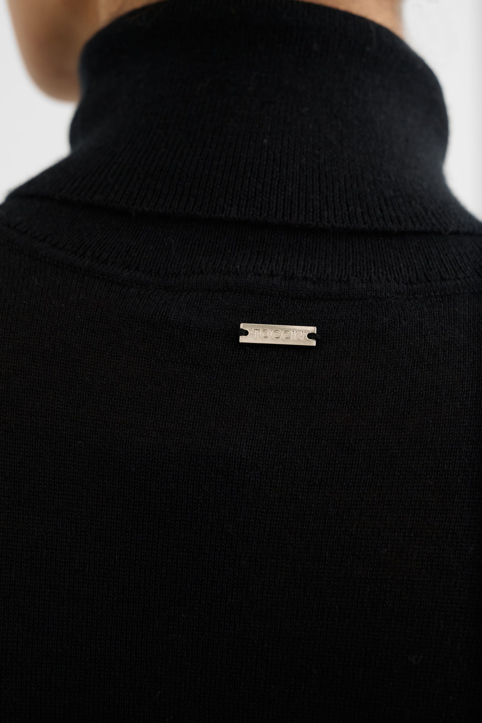 ALMA LONG SLEEVE TURTLE NECK