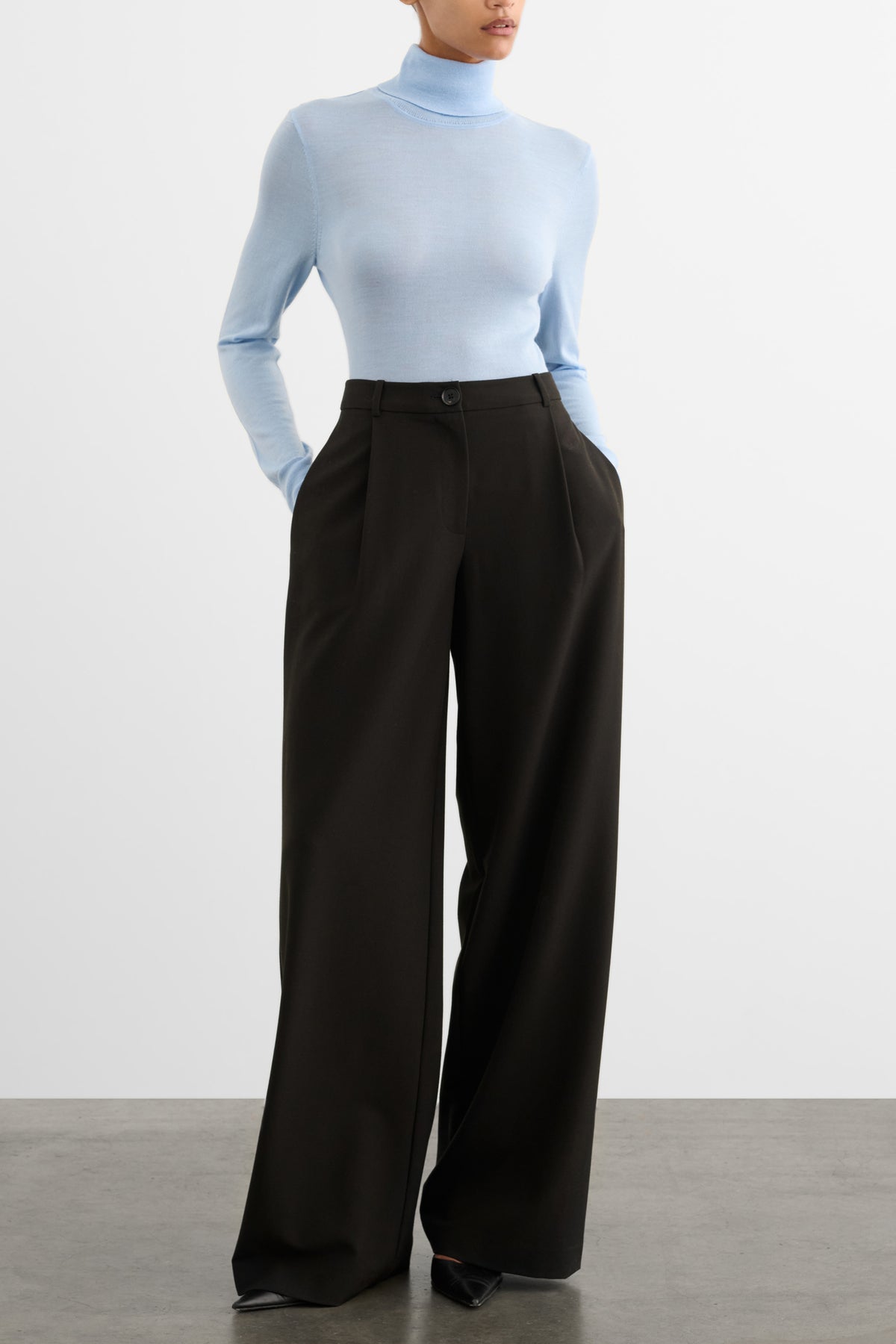 ALMA LONG SLEEVE TURTLE NECK