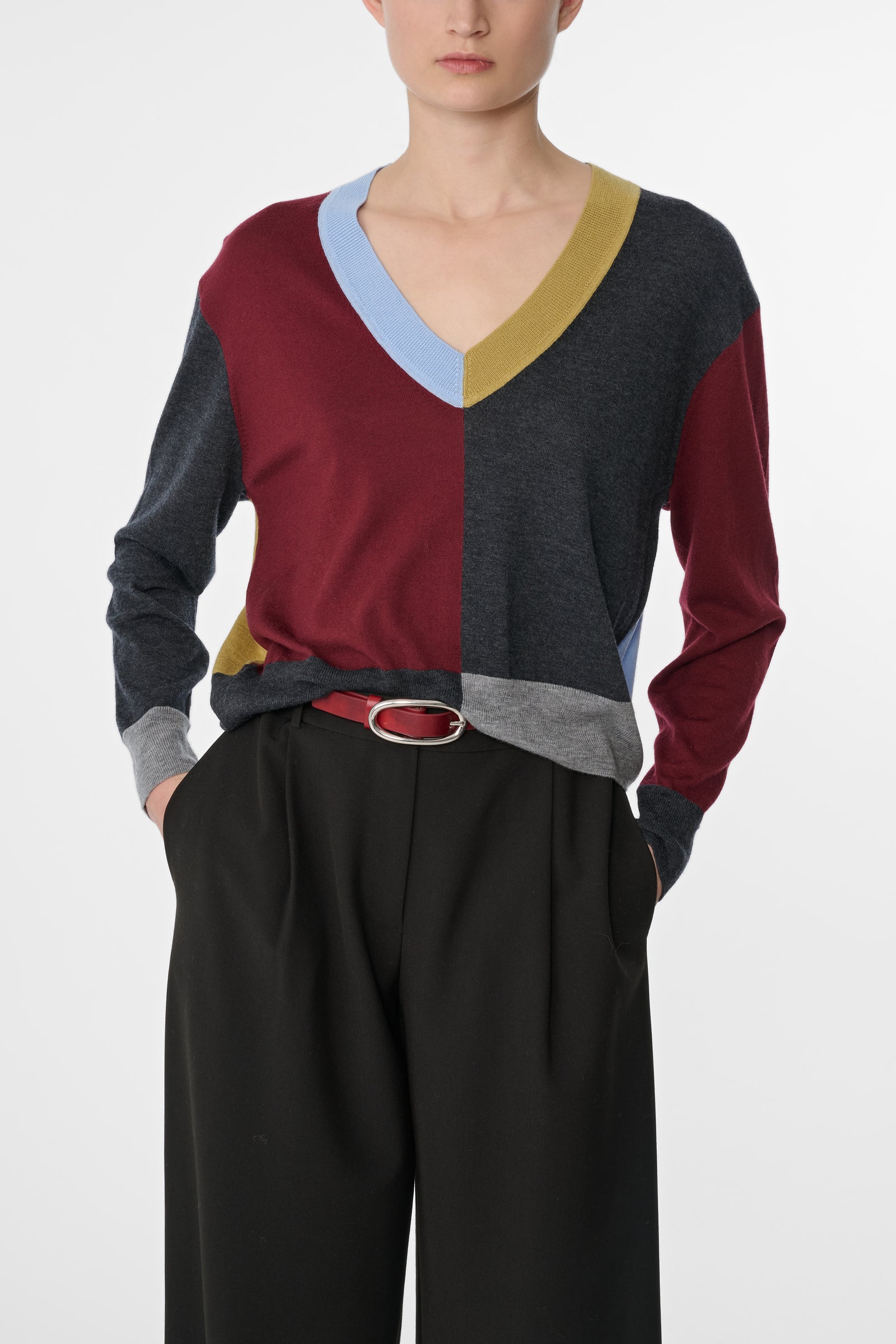 SIA V-NECK SWEATER