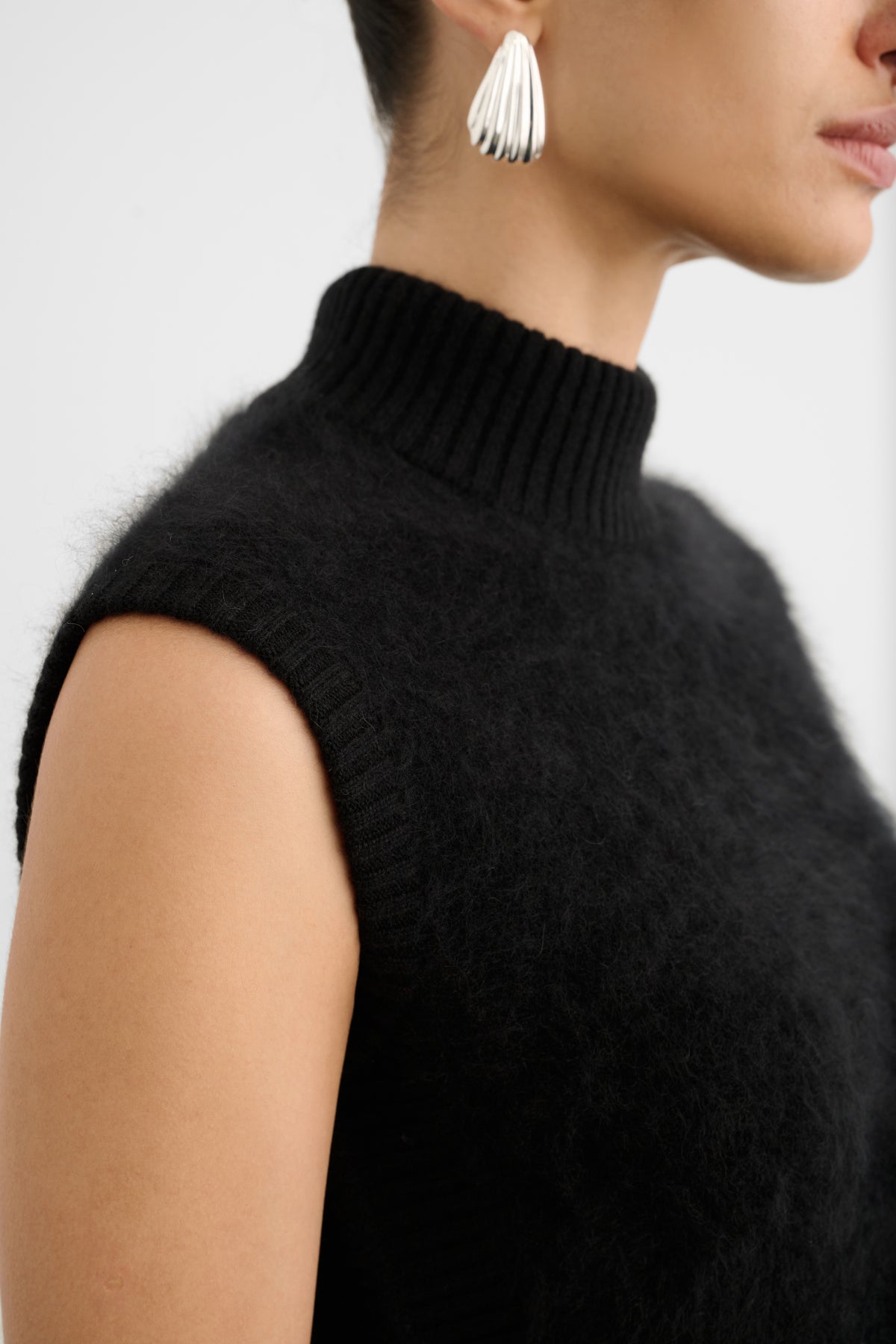 SABINA MOCK NECK SLEEVELESS TOP