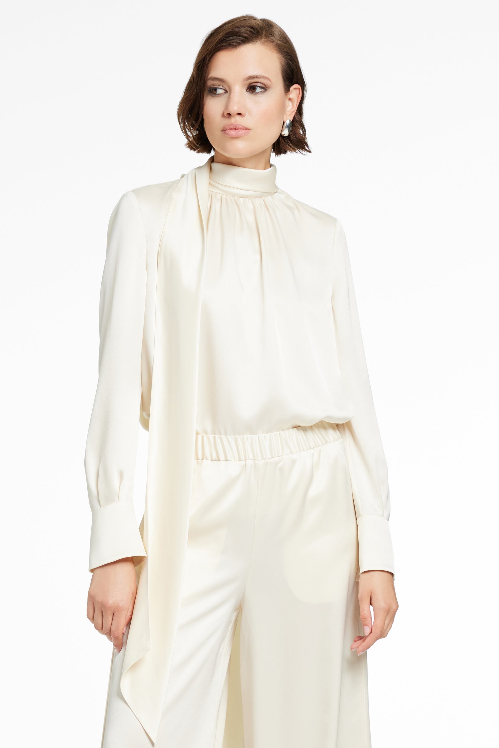 Veronica Pussy Bow Blouse - Toccin