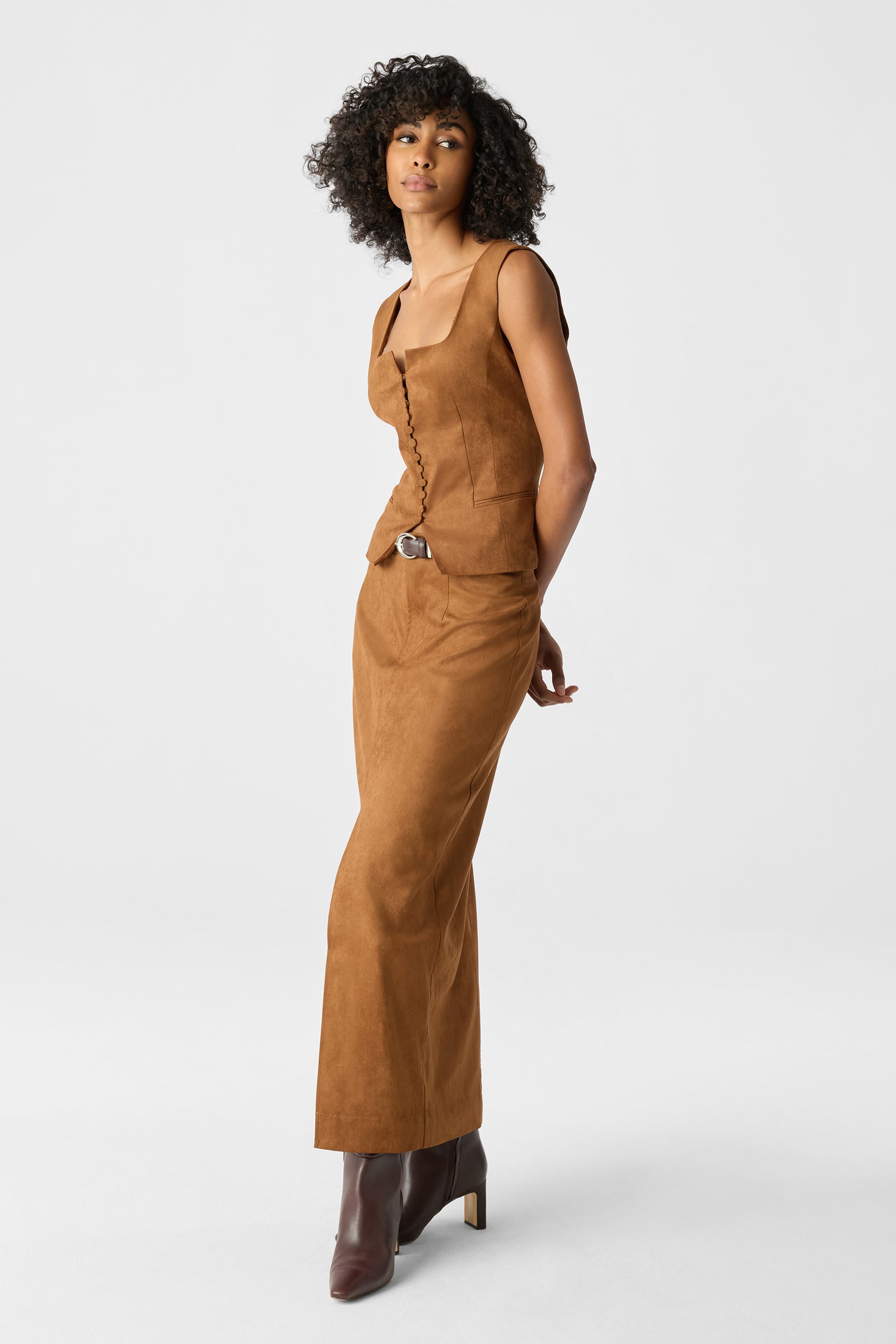 ARIANA SCULPTED SLEEVELESS BUTTON-FRONT TOP