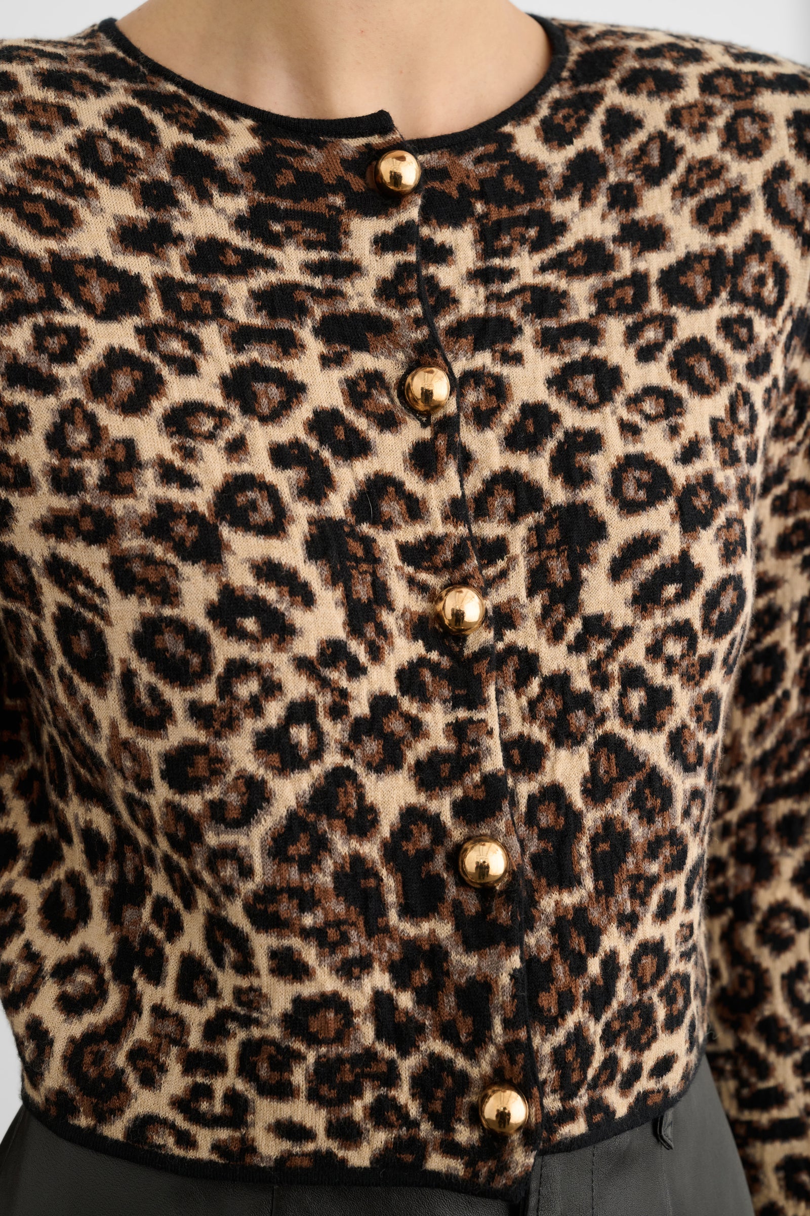 INDIRA CROPPED CARDIGAN