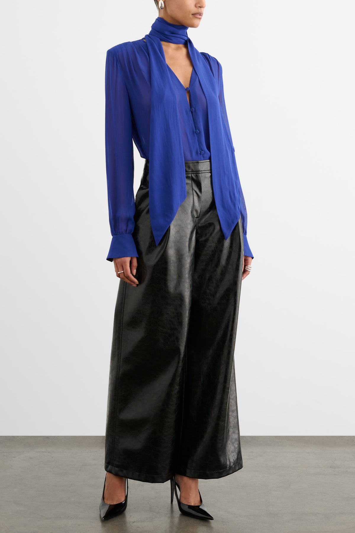 KAILA TIE NECK BUTTON-FRONT BLOUSE