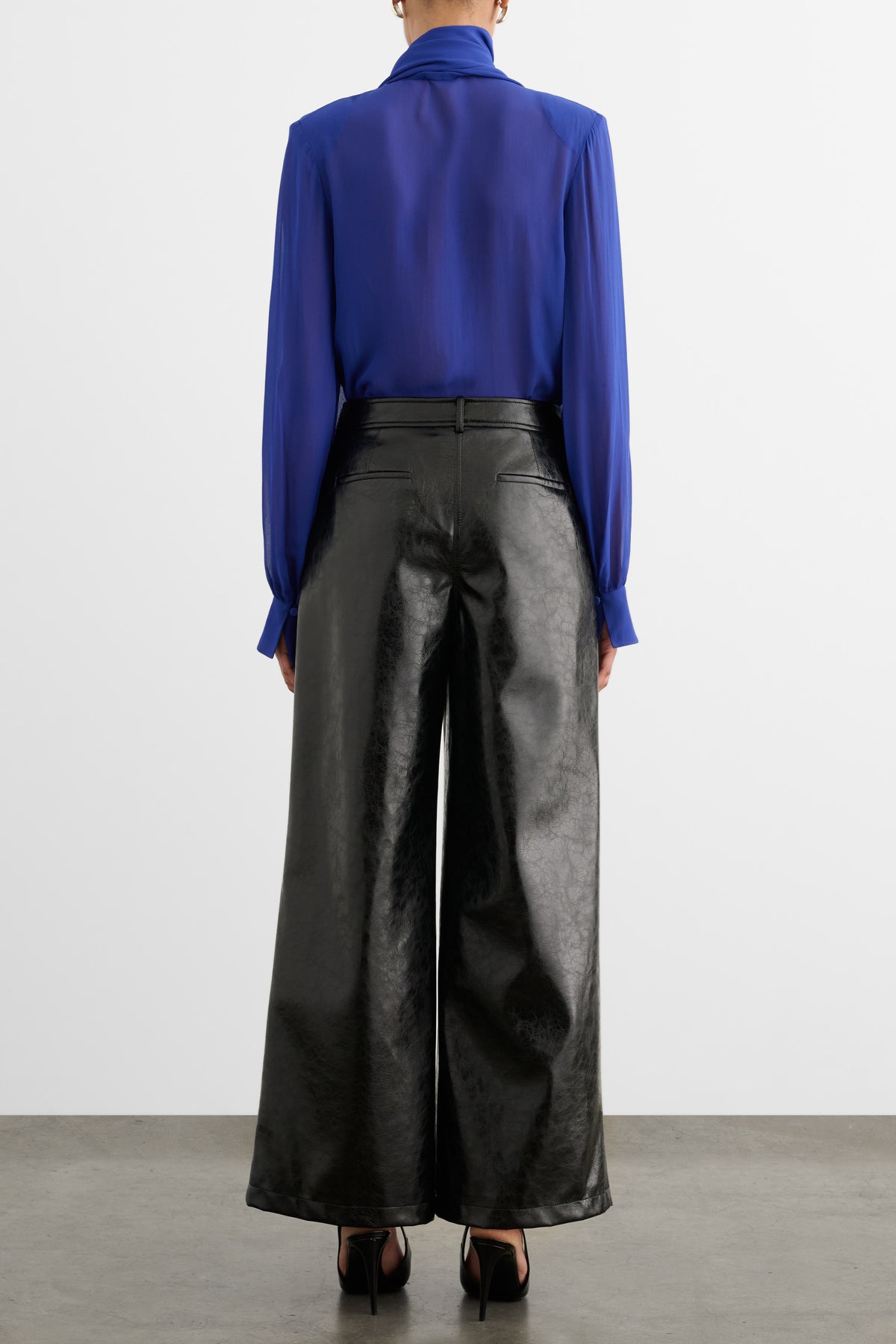 KAILA TIE NECK BUTTON-FRONT BLOUSE