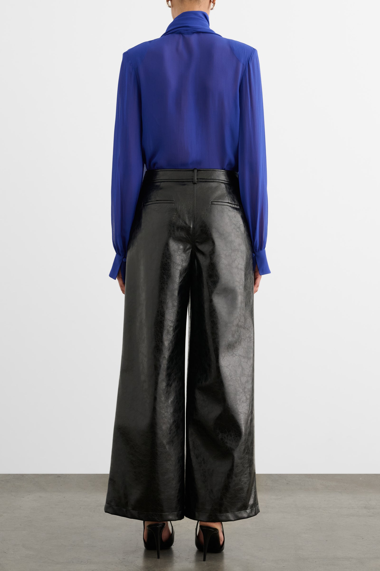 KAILA TIE NECK BUTTON-FRONT BLOUSE