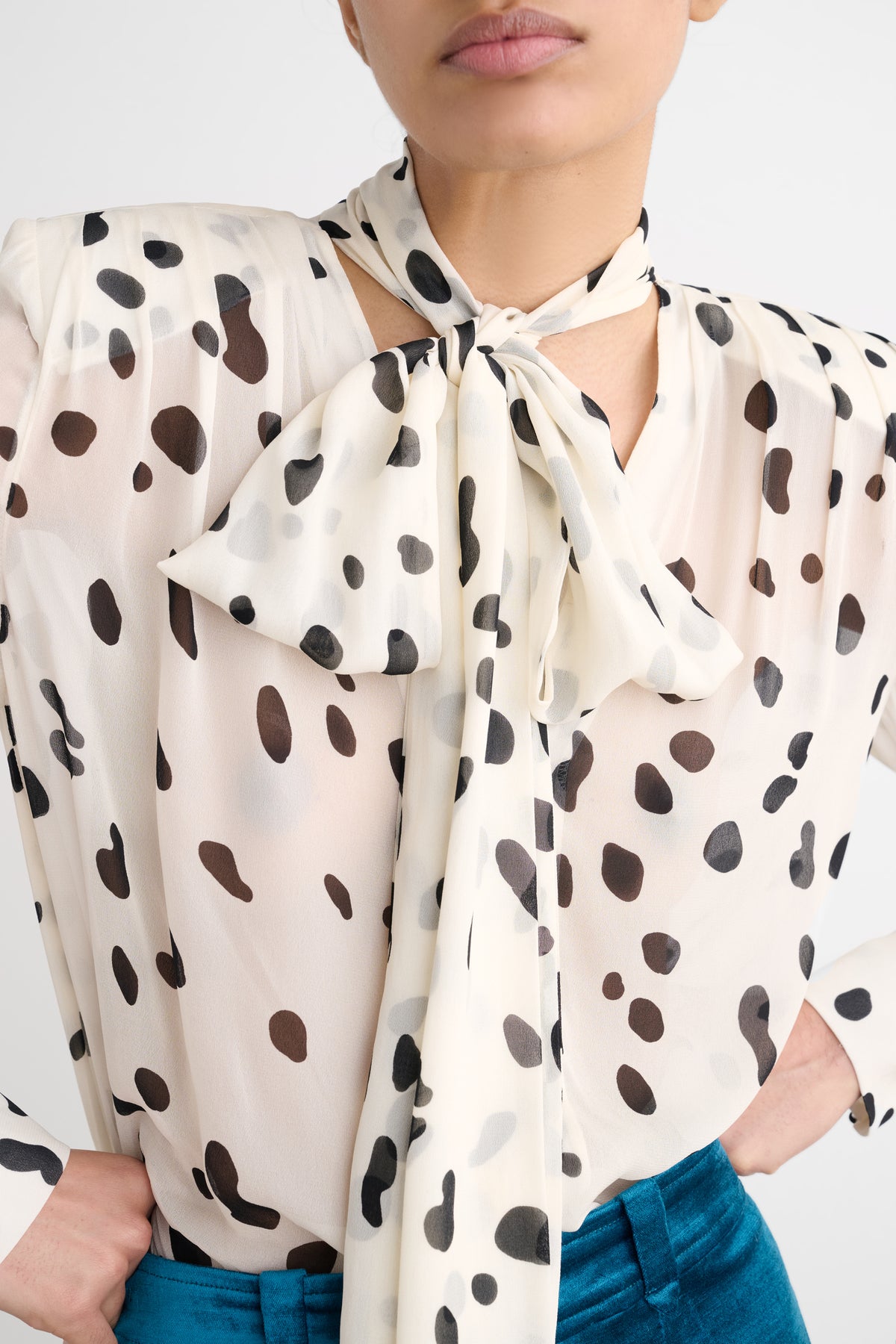 KAILA TIE NECK BUTTON-FRONT BLOUSE