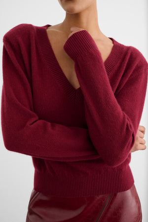 LIDA V-NECK STRONG SHOULDER SWEATER