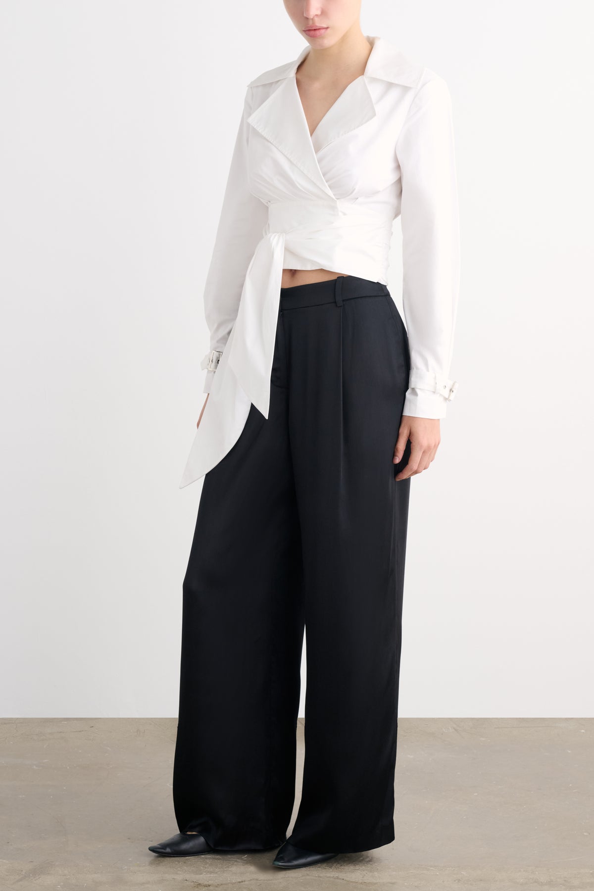 MALANI COLLARED WRAP TOP - Toccin