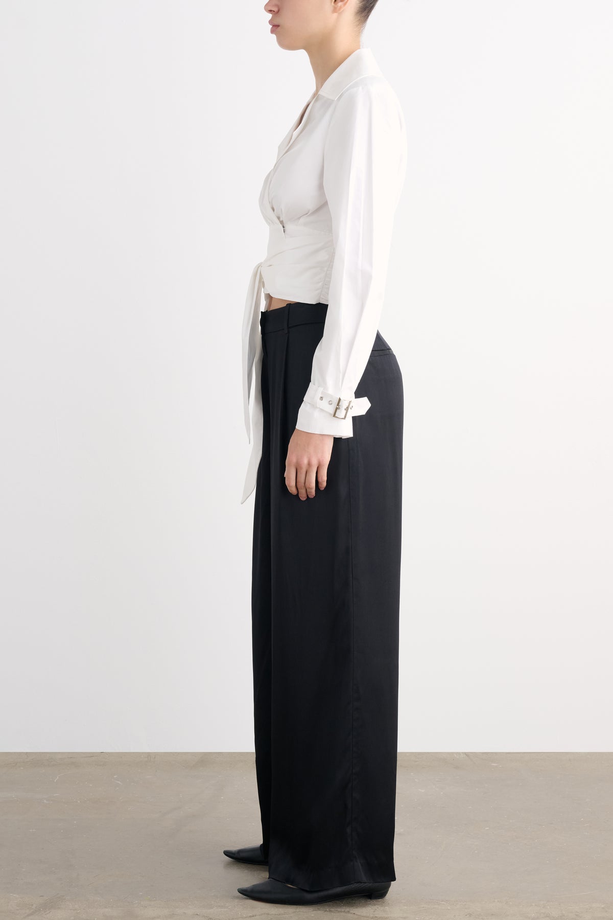 MALANI COLLARED WRAP TOP - Toccin