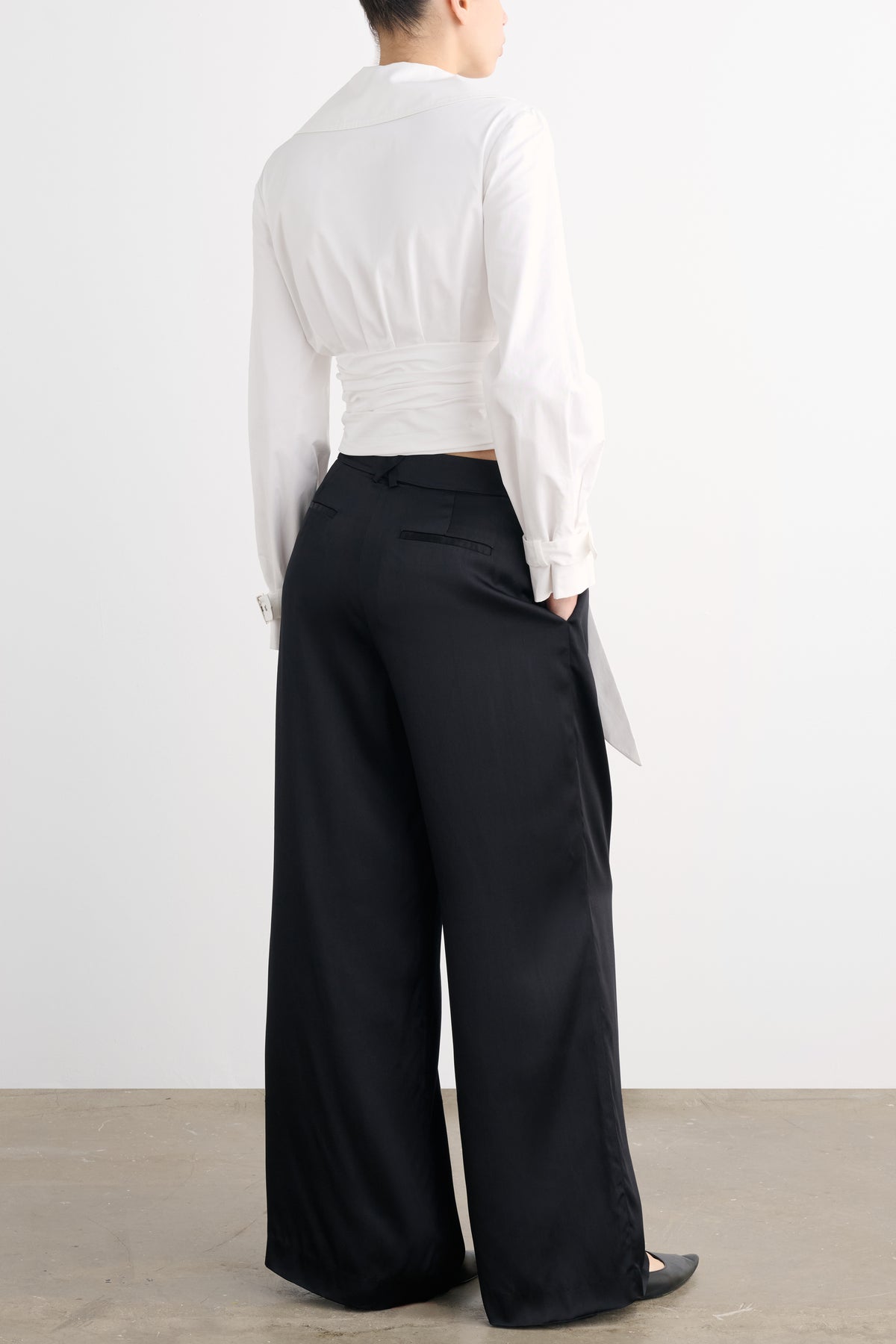 MALANI COLLARED WRAP TOP - Toccin