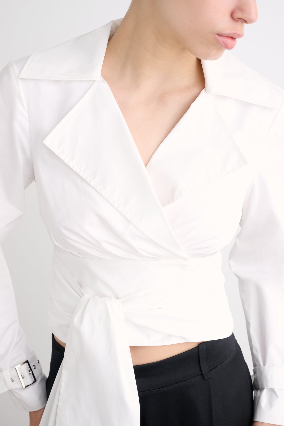 MALANI COLLARED WRAP TOP - Toccin