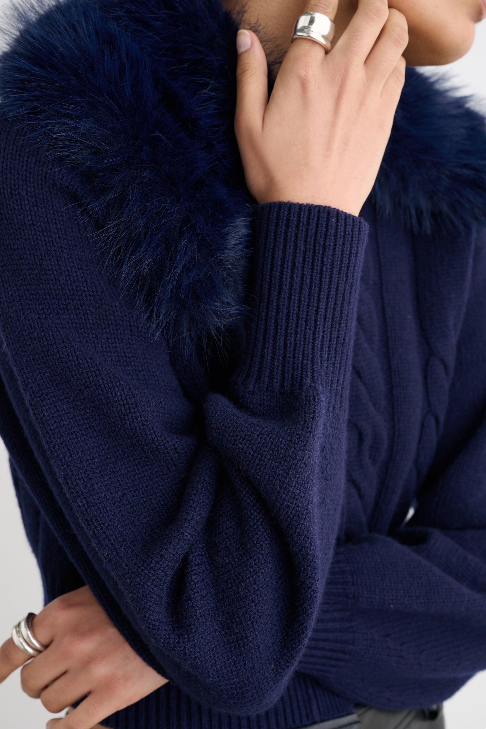 RITA CABLE KNIT CARDIGAN WITH FUR COLLAR - Toccin