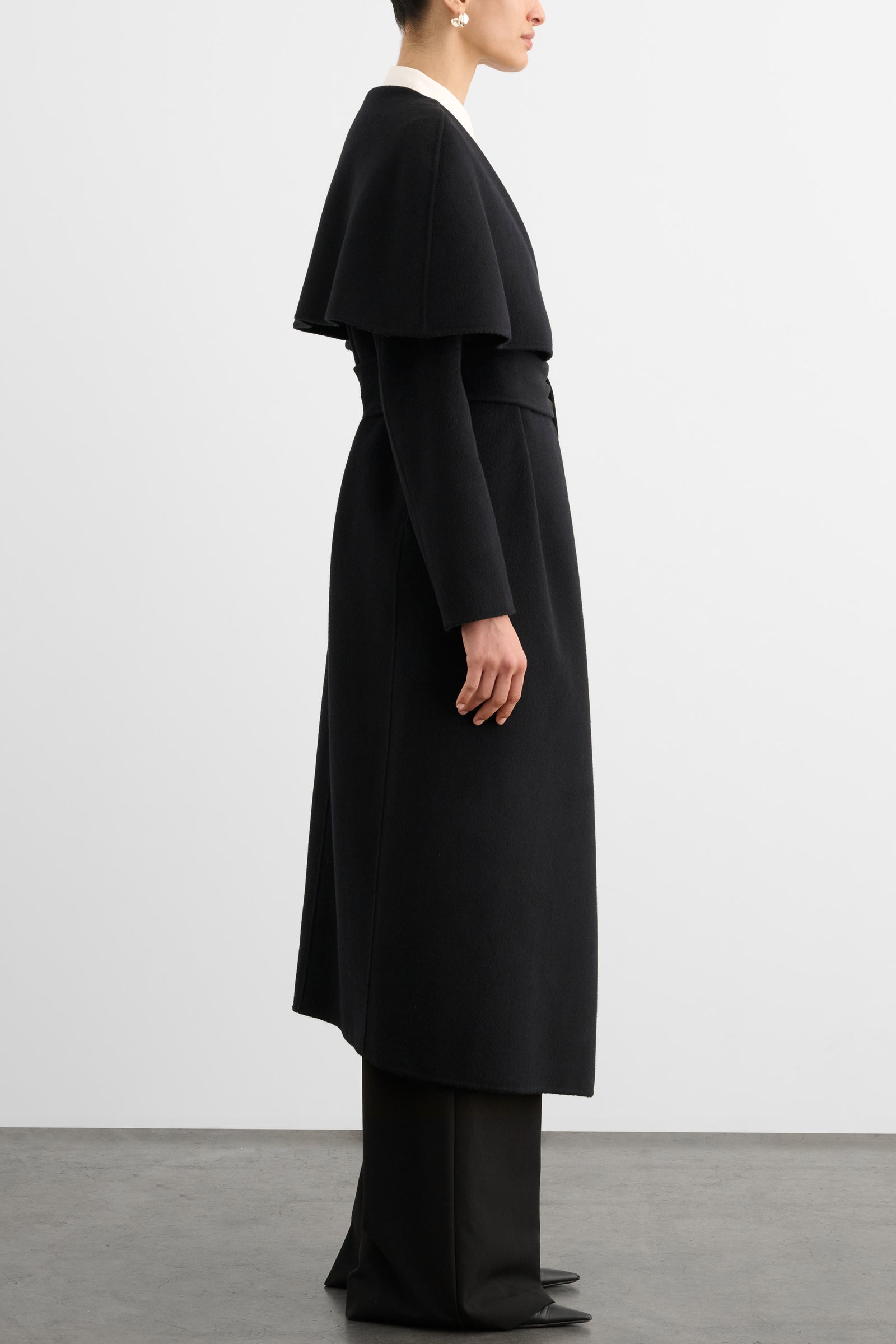 RYA EXAGGERATED CAPE WRAP COAT