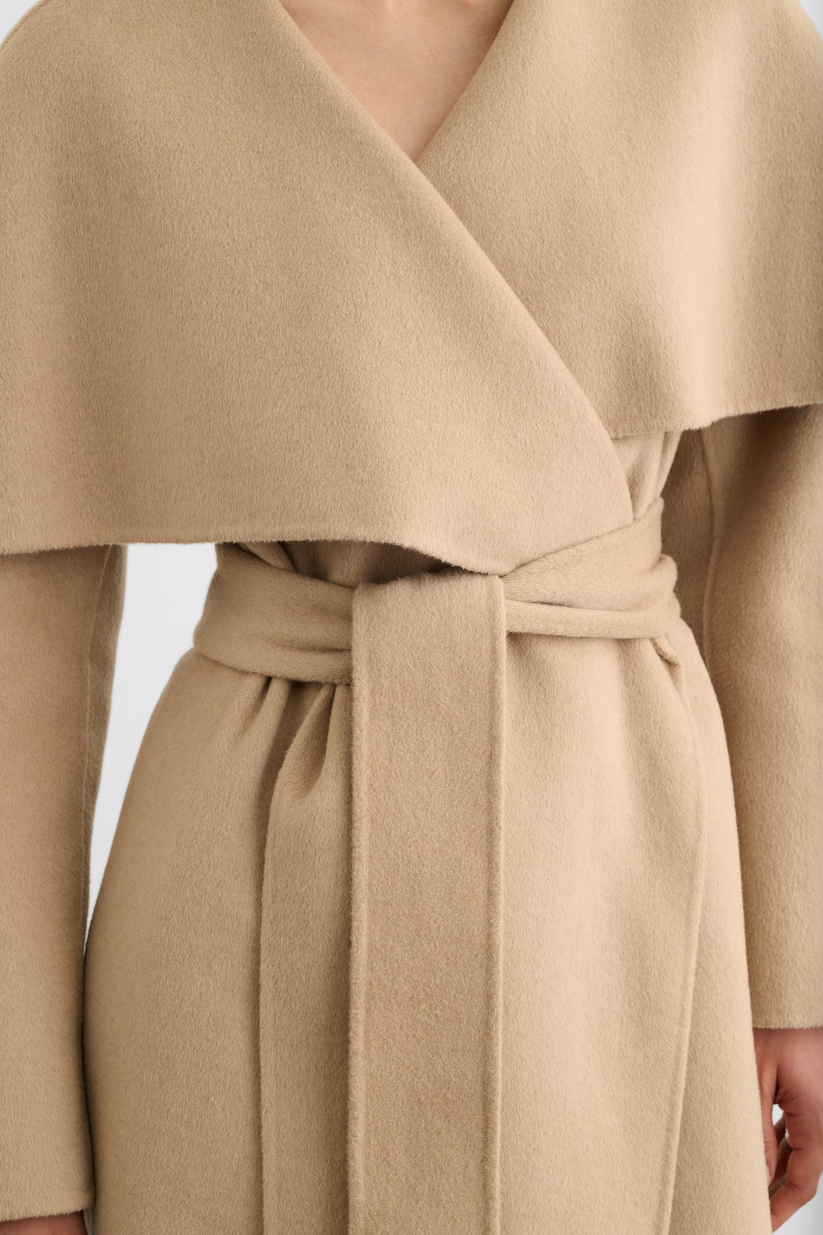 RYA EXAGGERATED CAPE WRAP COAT