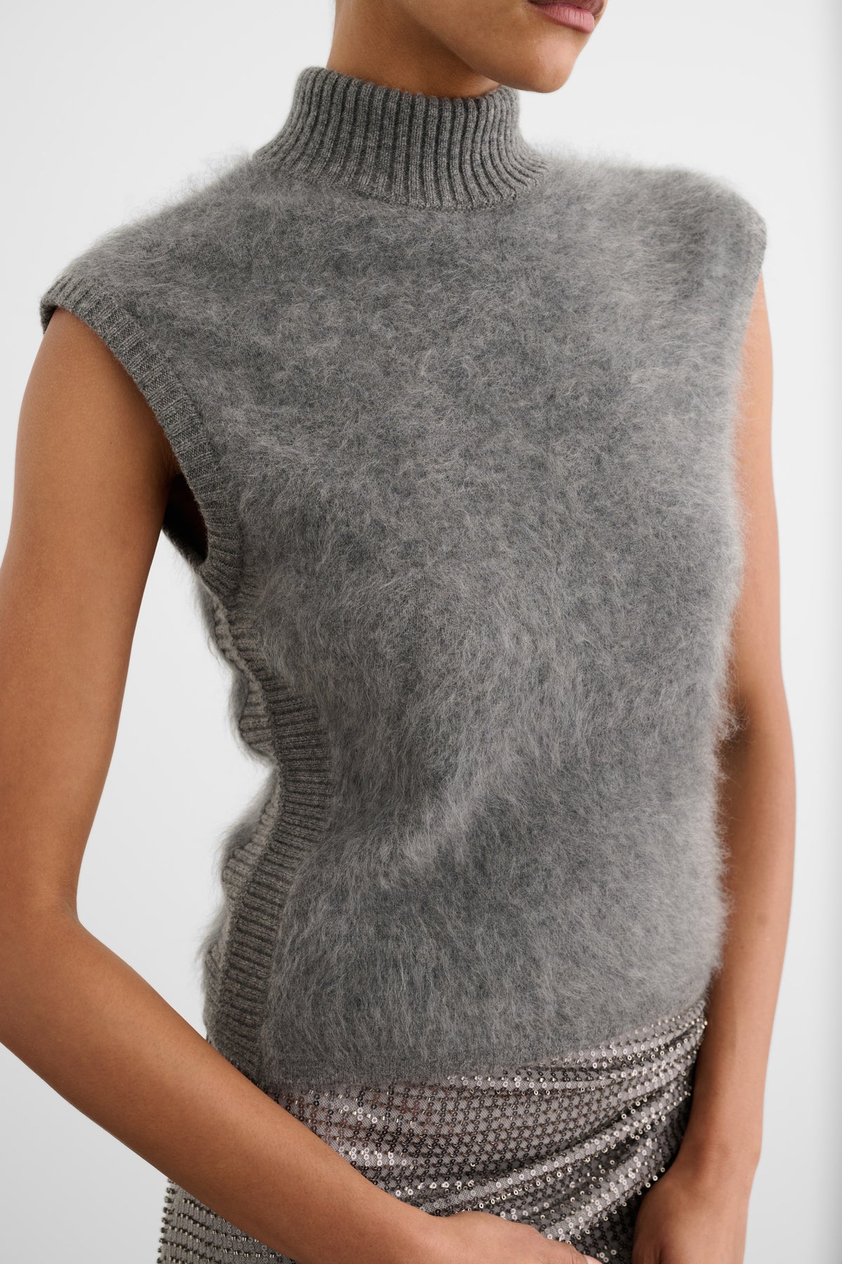 SABINA MOCK NECK SLEEVELESS TOP
