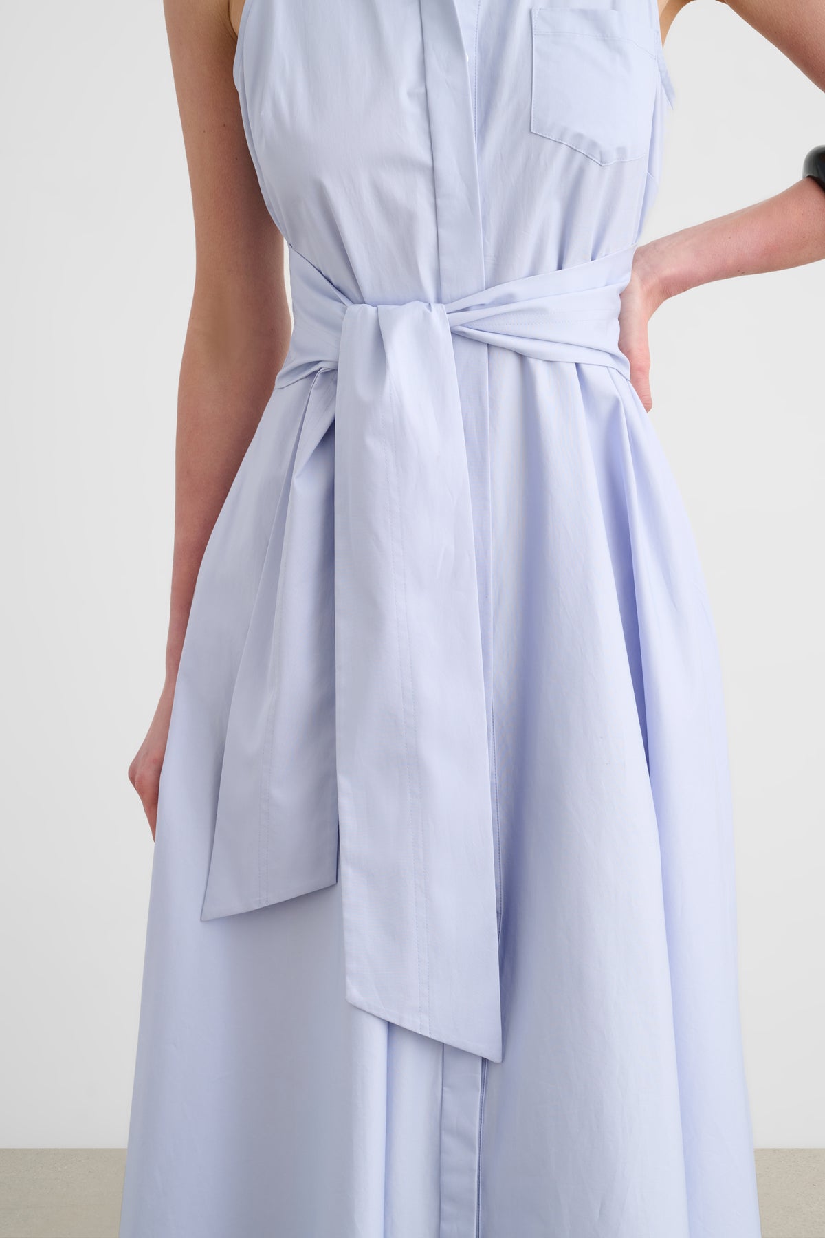 CHELSEA SLEEVELESS TIE-FRONT MIDI SHIRT DRESS