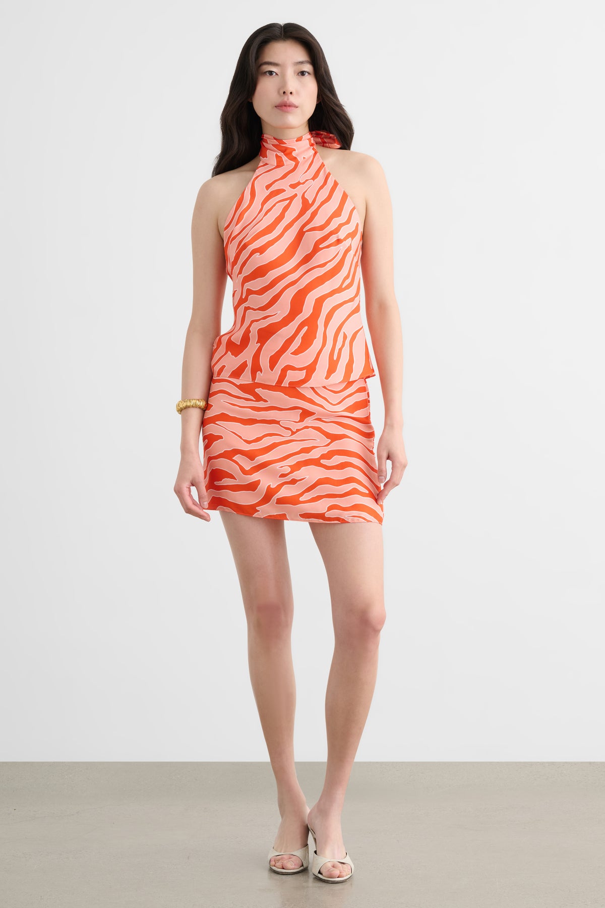 IZZIE HALTER NECK BACKLESS TOP - Toccin