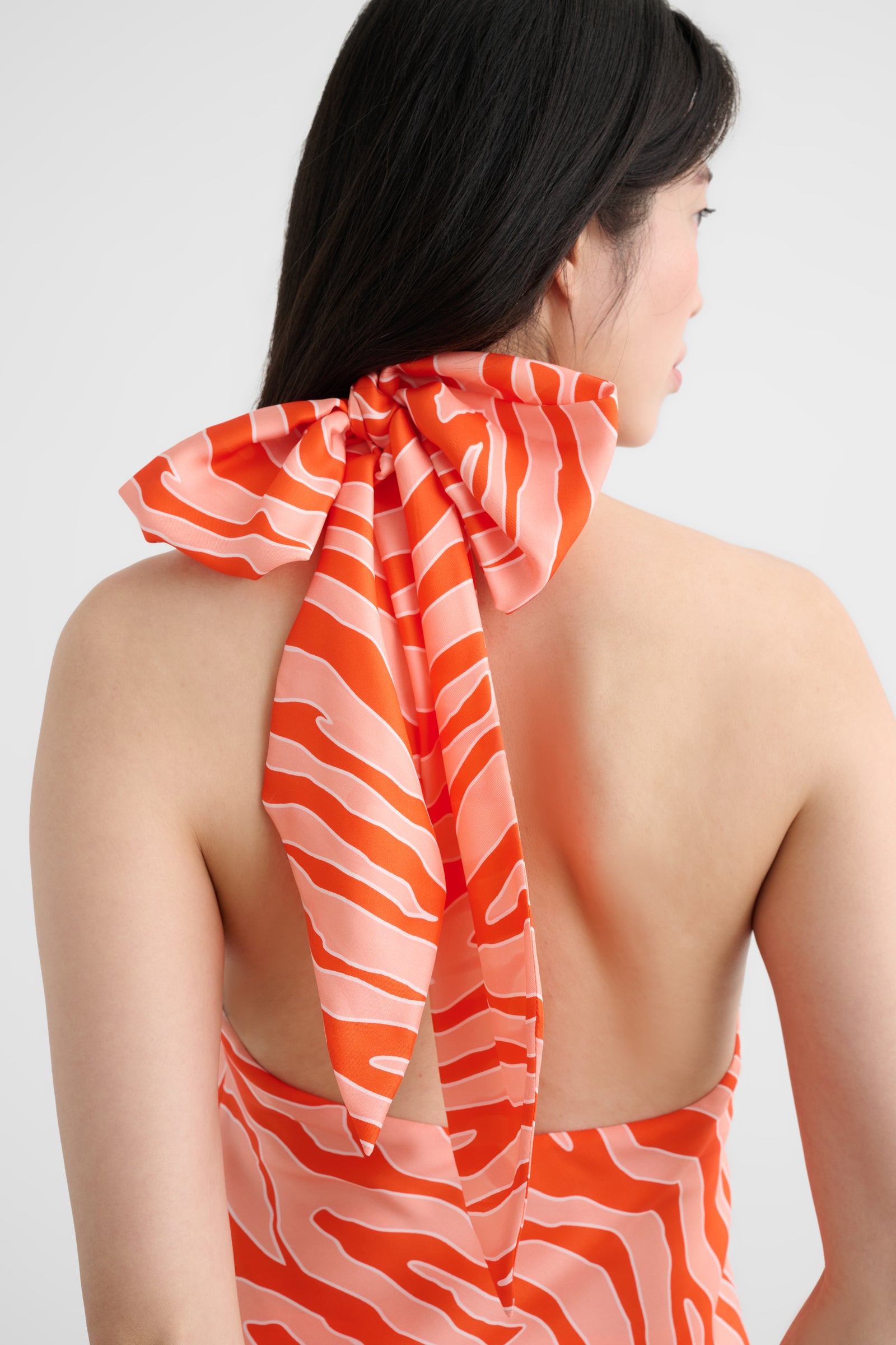 IZZIE HALTER NECK BACKLESS TOP - Toccin