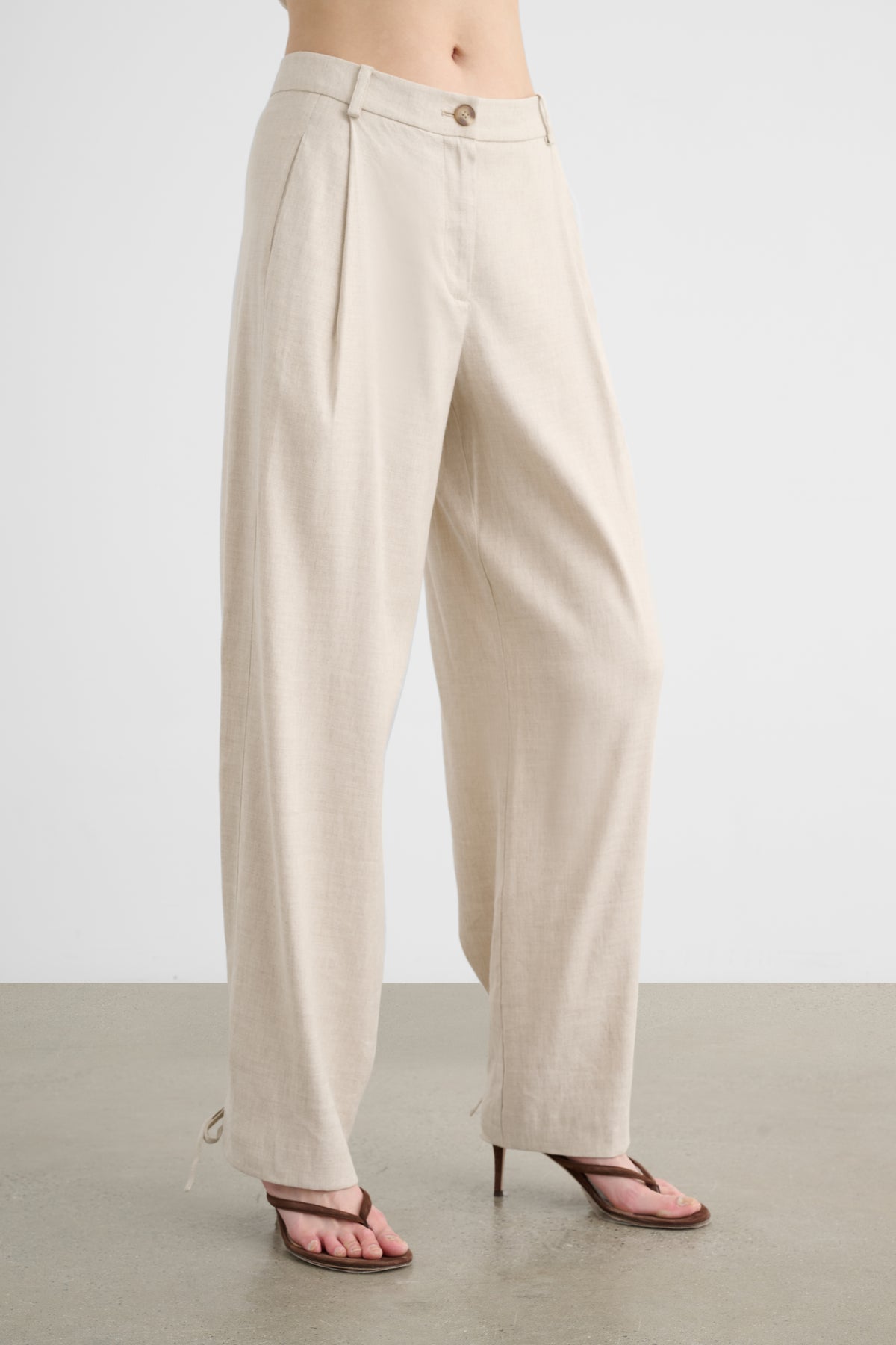 ELOWEN PLEATED PANT WITH ANKLE TIE