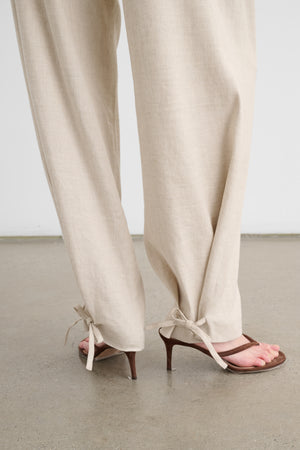 ELOWEN PLEATED PANT WITH ANKLE TIE