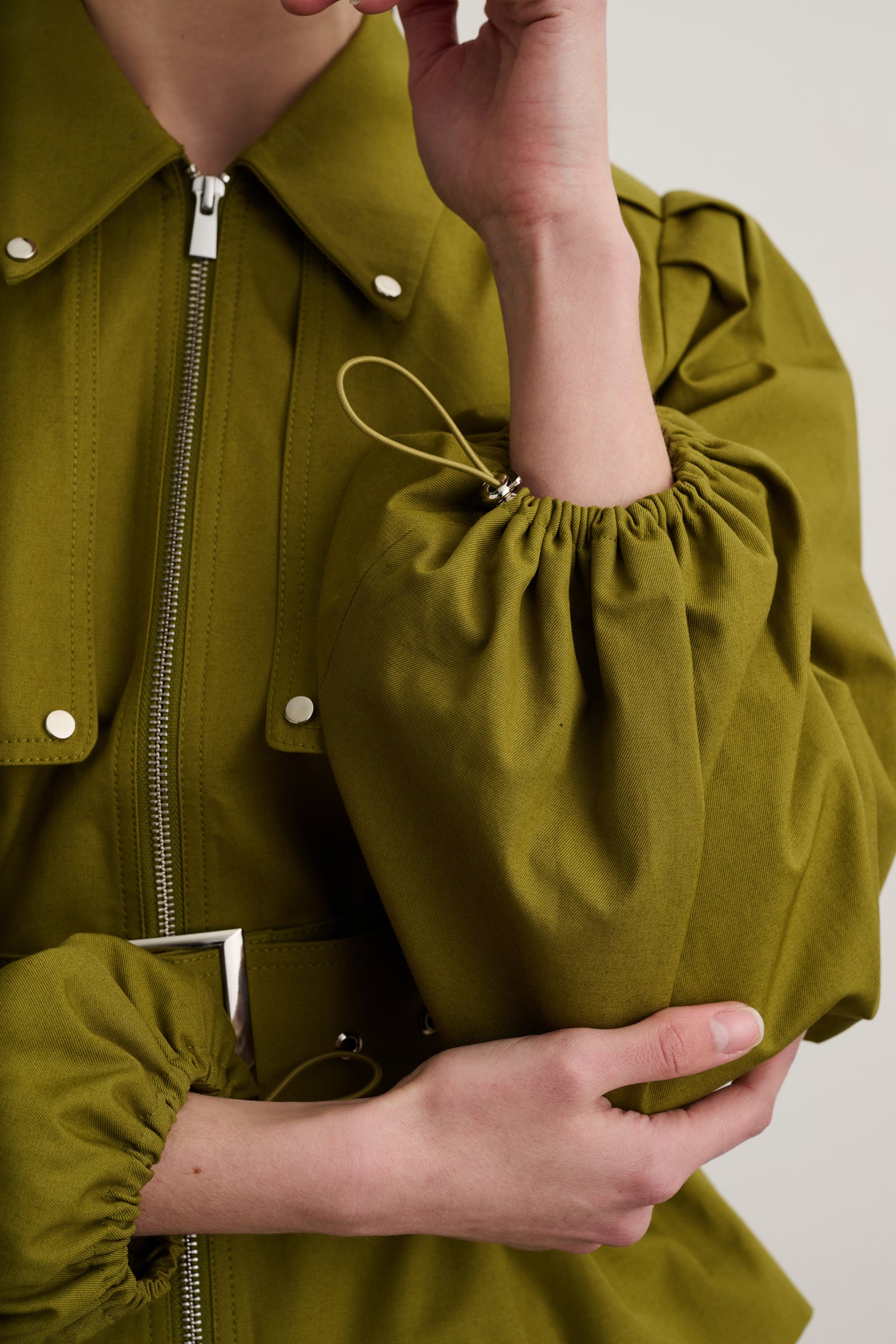 BRIGHTON BELTED ZIP-FRONT JACKET - Toccin