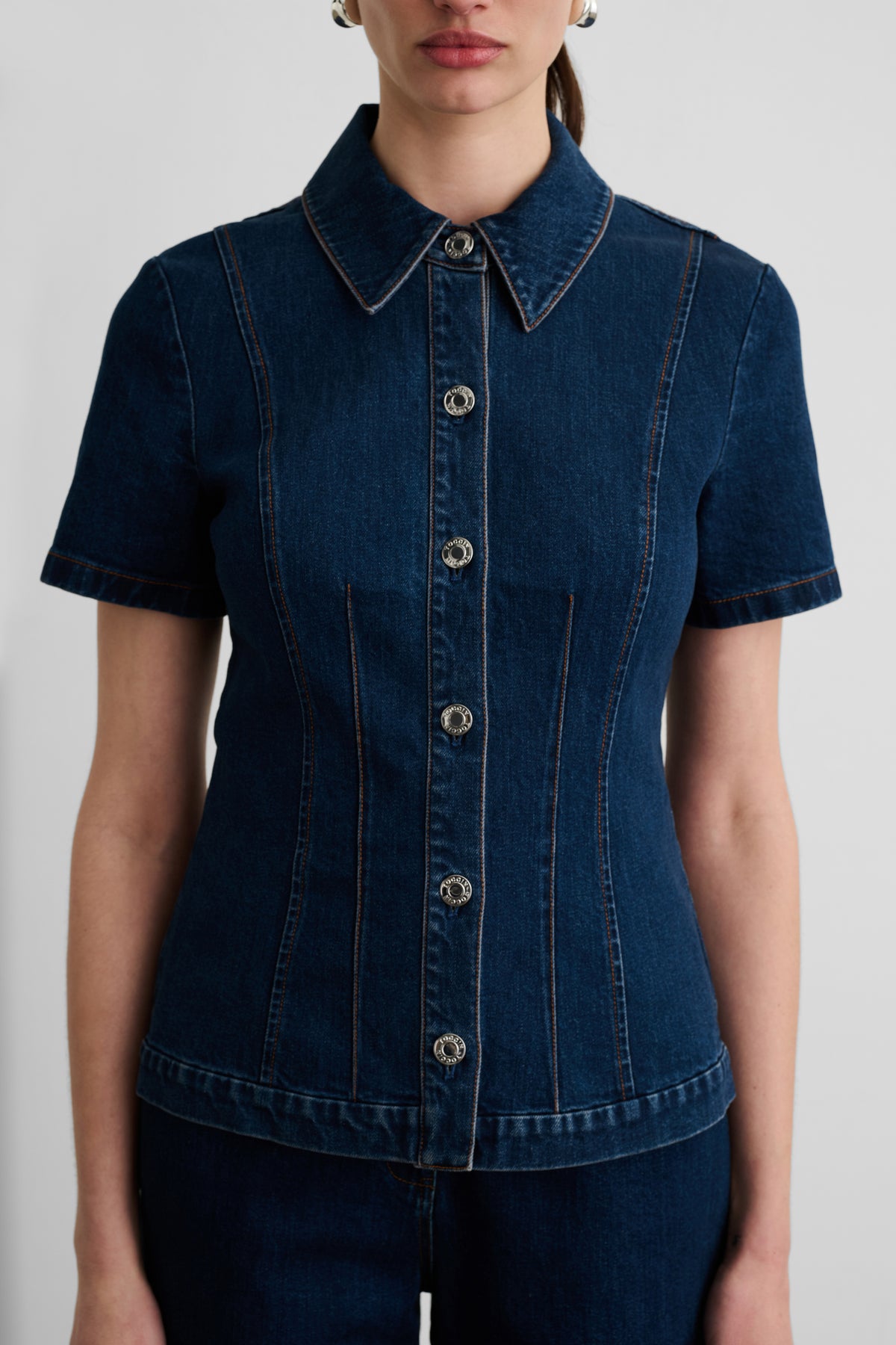 HALLE SHORT SLEEVE BUTTON FRONT TOP - Toccin