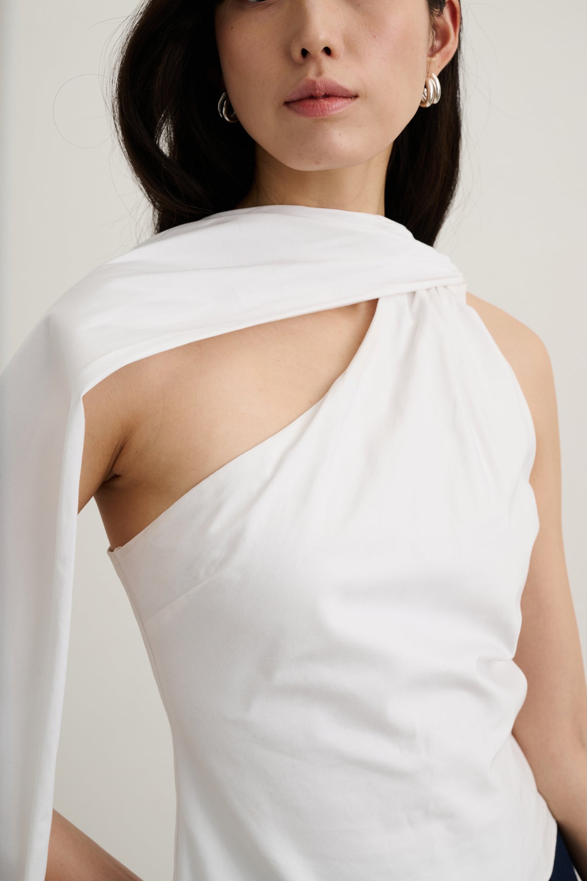 VIK ONE SHOULDER CASCADE TOP - Toccin