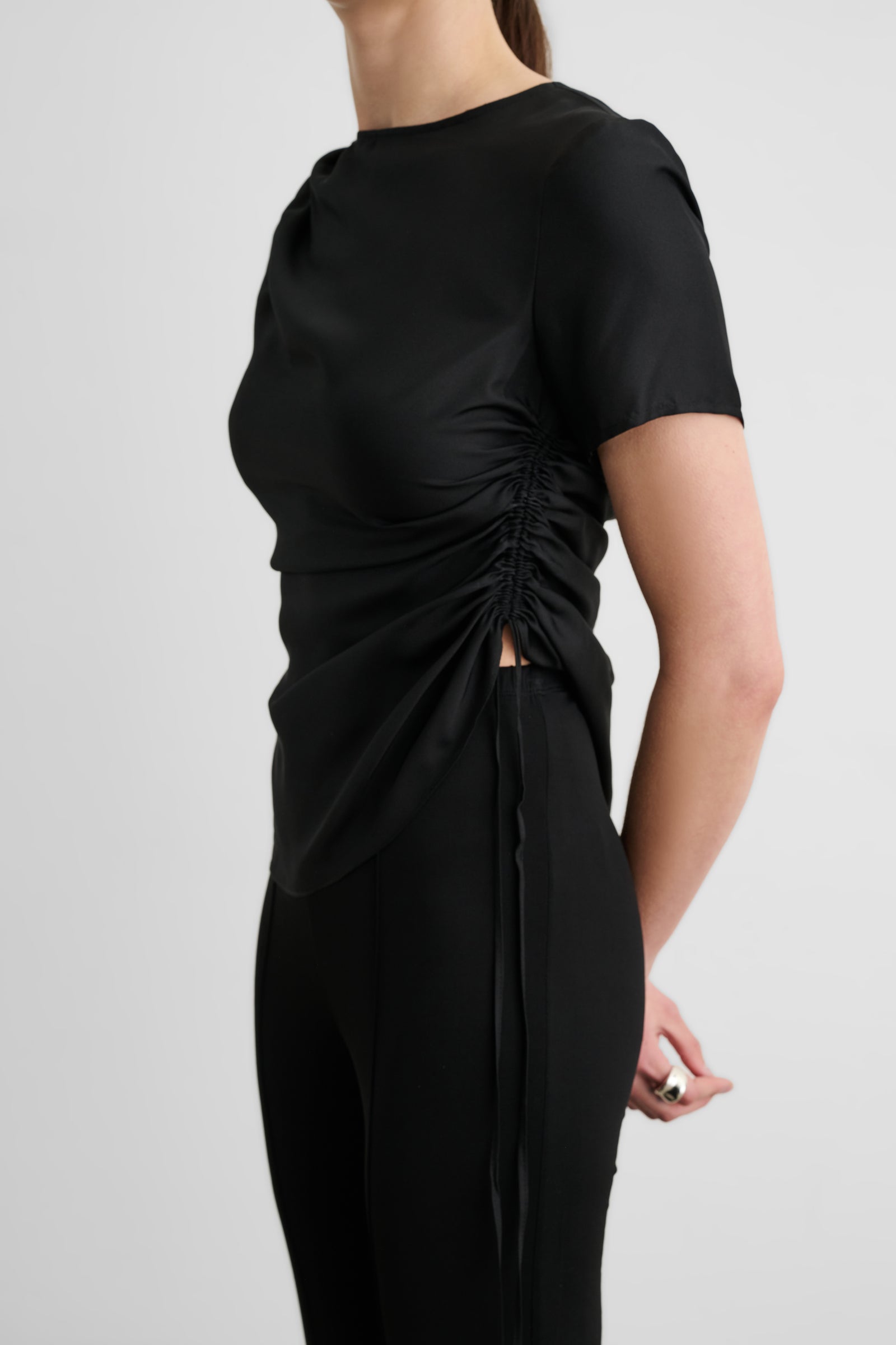 UMA SHORT SLEEVE TOP WITH DRAWSTRING DETAIL - Toccin