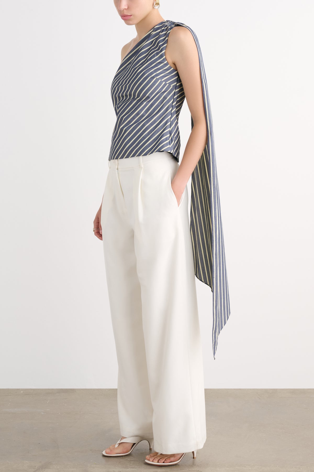 VIK ONE SHOULDER CASCADE TOP - Toccin