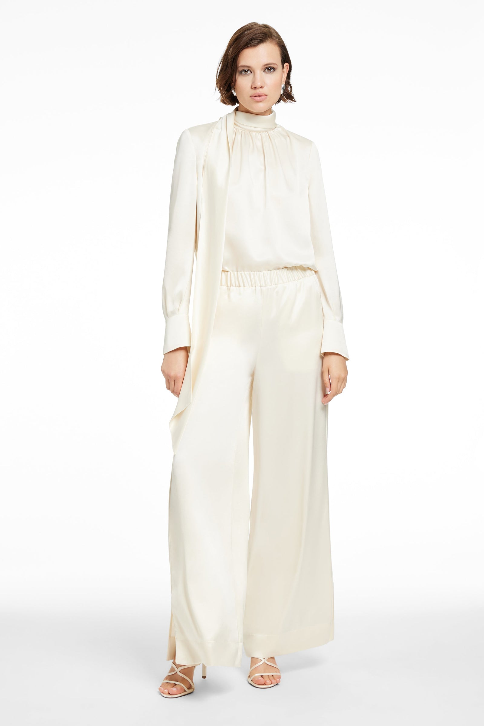 VERONICA LONG SLEEVE PUSSY-BOW BLOUSE - Toccin