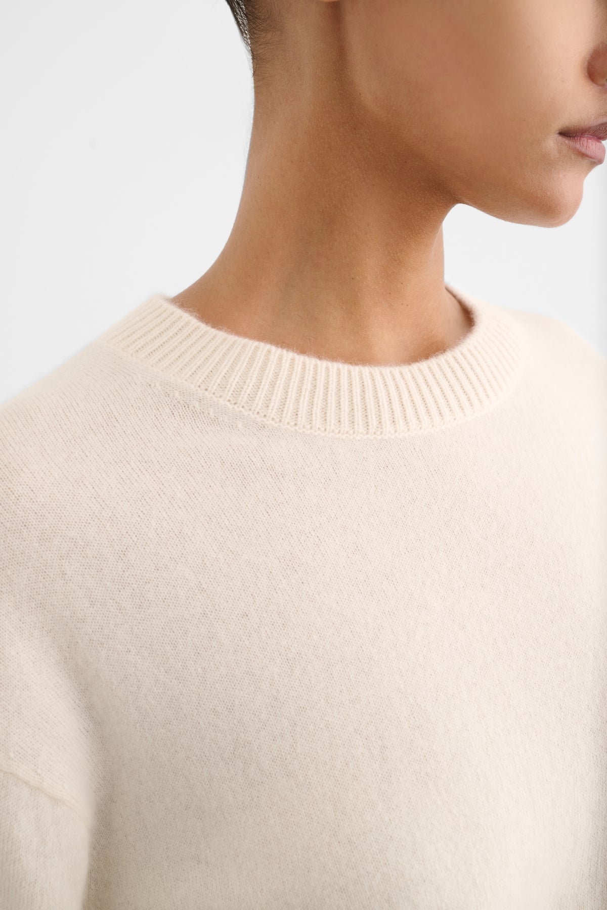ZANA CREW NECK SWEATER