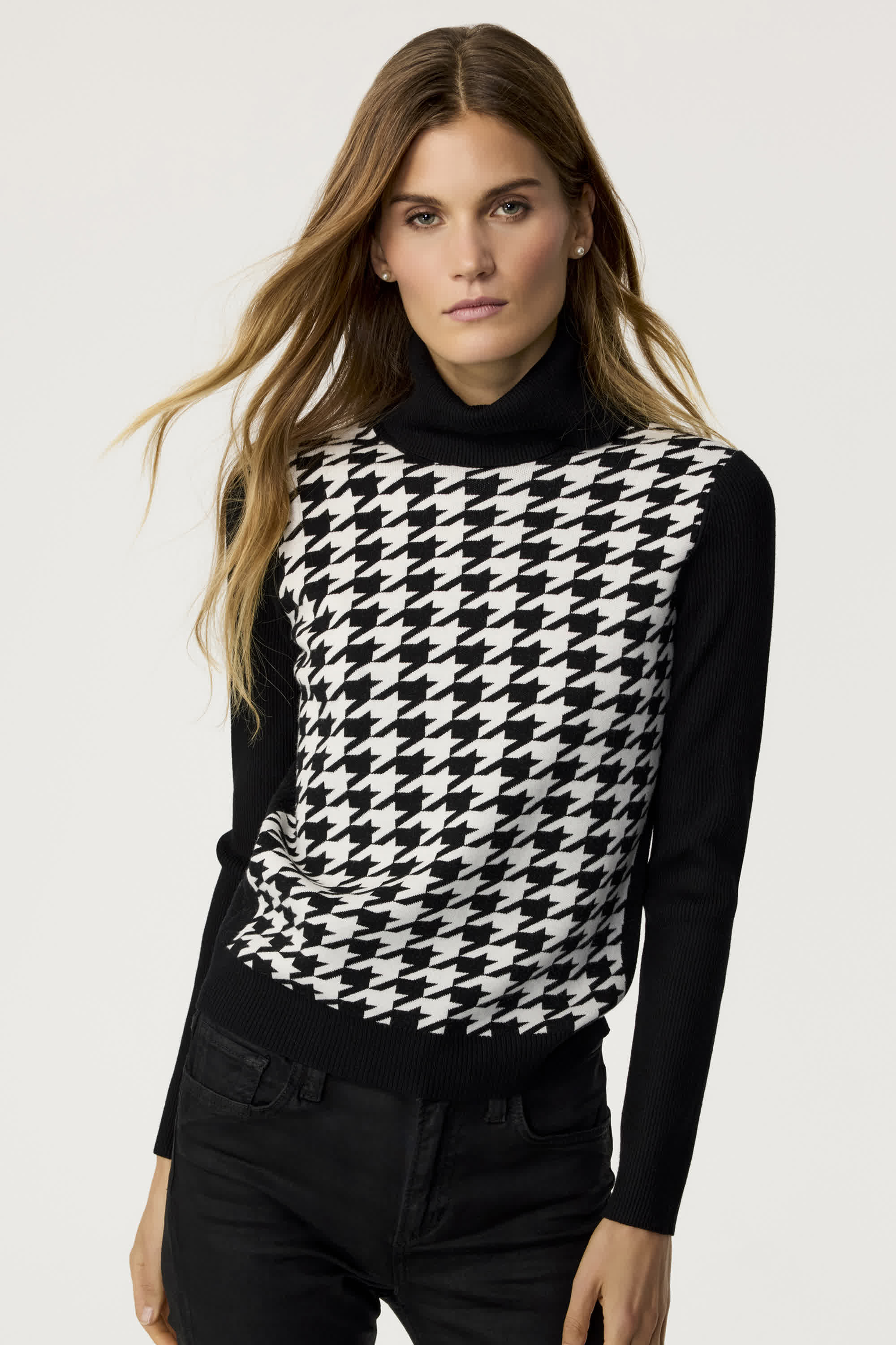 Morgan Houndstooth Turtleneck Sweater