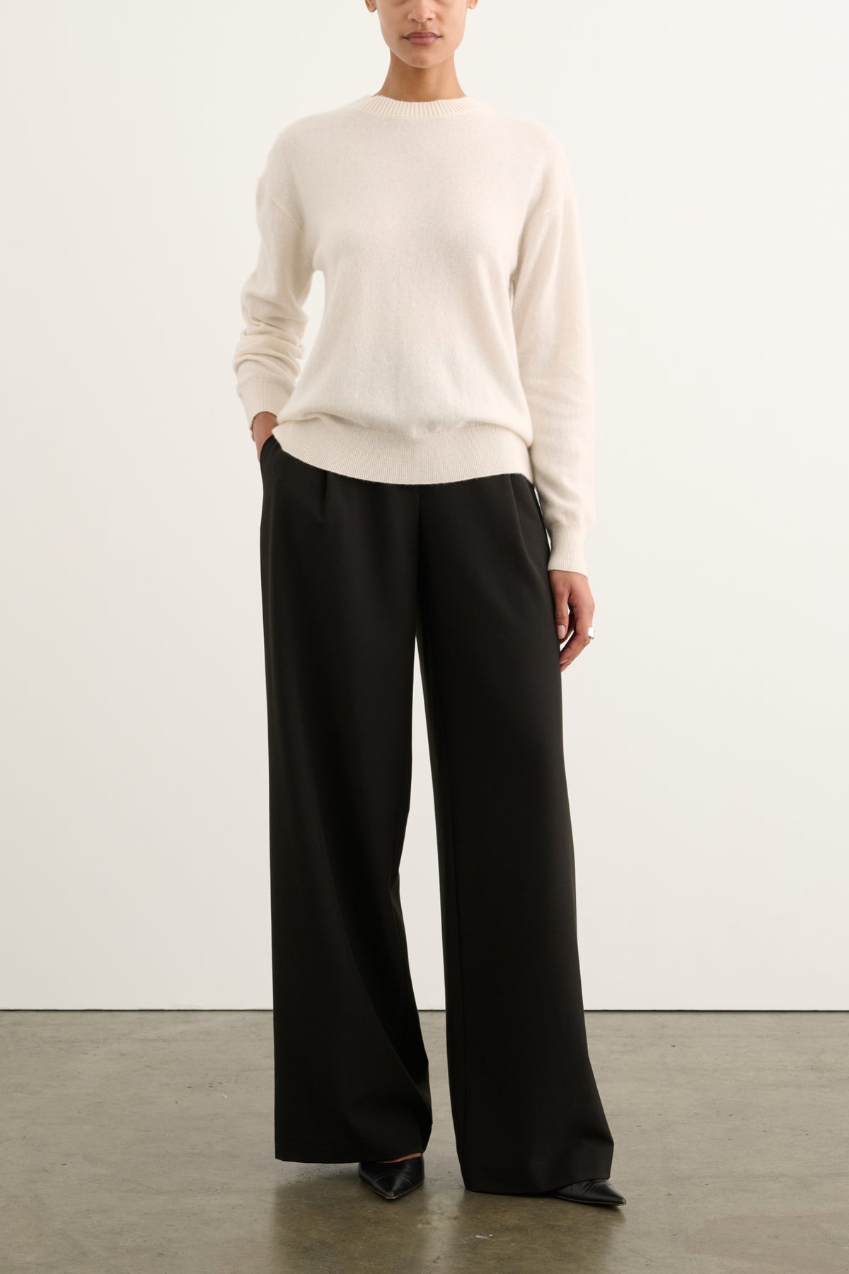 ZANA CREW NECK SWEATER